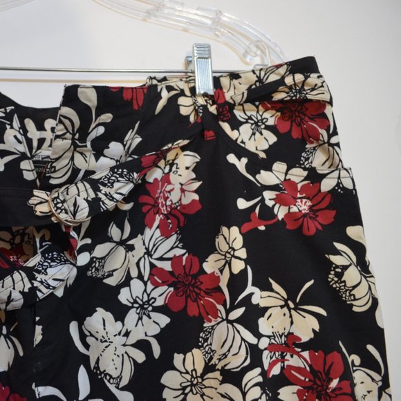 VENEZIA TM Floral Print Black-White-Red Capris Zip-Hook-Button Closure Belt 24 - Picture 6 of 7